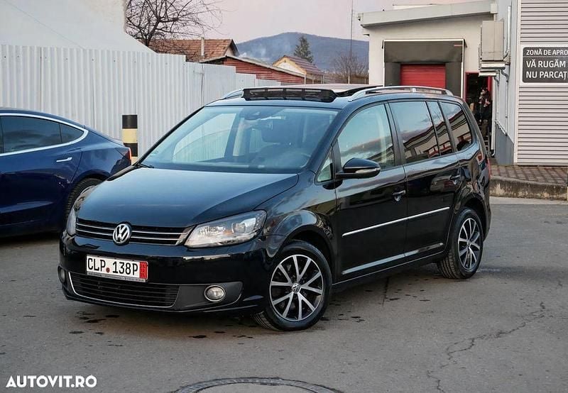 Culoarenegru Utilizat 2015 VW Touran Monovolum | 8.999 EUR (Super Preț) - Imagine 1/4