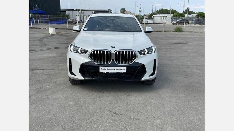 Second-hand BMW X6 M Sport 381 CP (280 kW) 2024 Mineral white metallic metalizat SUV