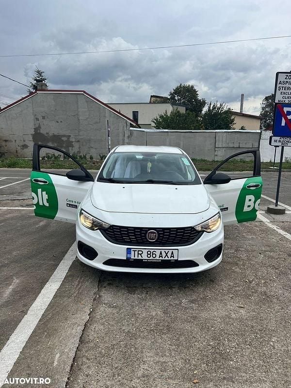 Culoarealb Utilizat 2017 Fiat Tipo Berlinǎ | 4.300 EUR (Preț OK) - Imagine 1/4