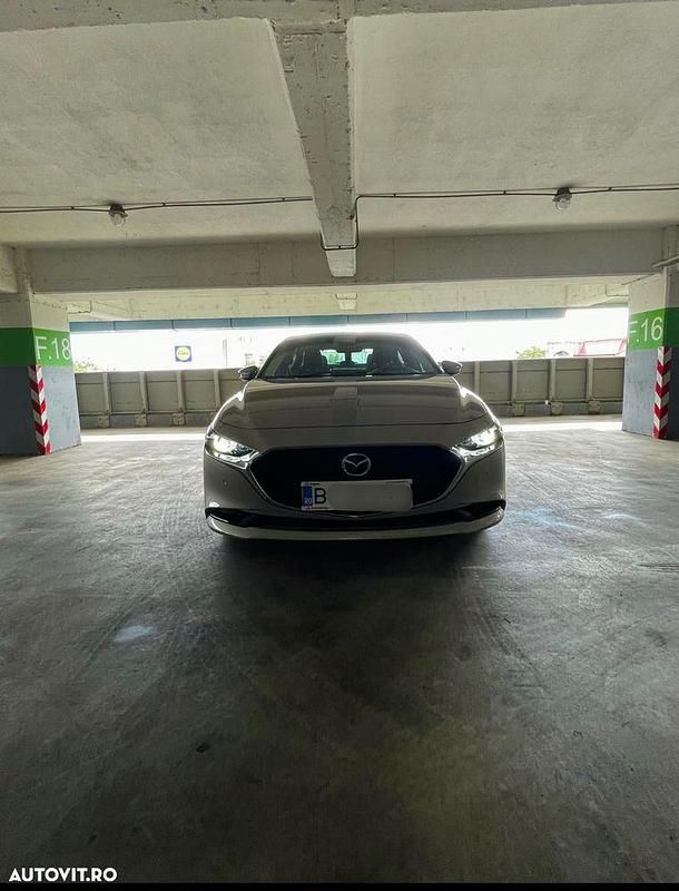 Culoarealte culori Utilizat 2025 Mazda 3 Exclusive-Line Berlinǎ | 23.500 EUR - Imagine 1/4