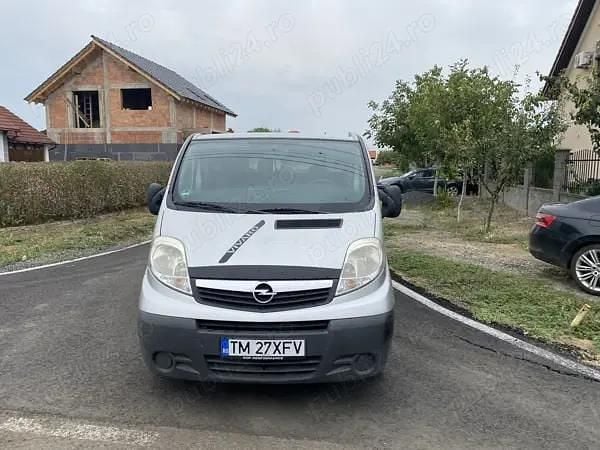 Argintiu Utilizat 2008 Opel Vivaro Monovolum | 4.900 EUR (Preț bun) - Imagine 1/4