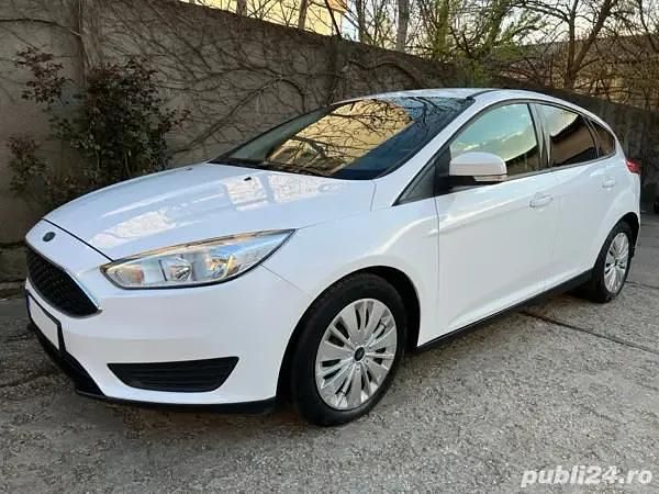 Second-hand Ford Focus Trend 120 CP (88 kW) 2017 Culoarealb Hatchback