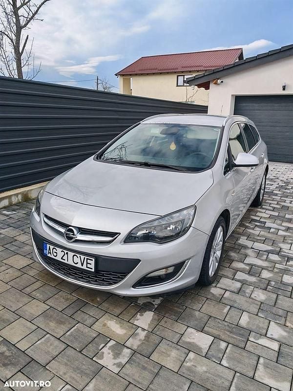 Culoareargint Utilizat 2014 Opel Astra Selection Break | 4.300 EUR (Preț bun) - Imagine 1/4