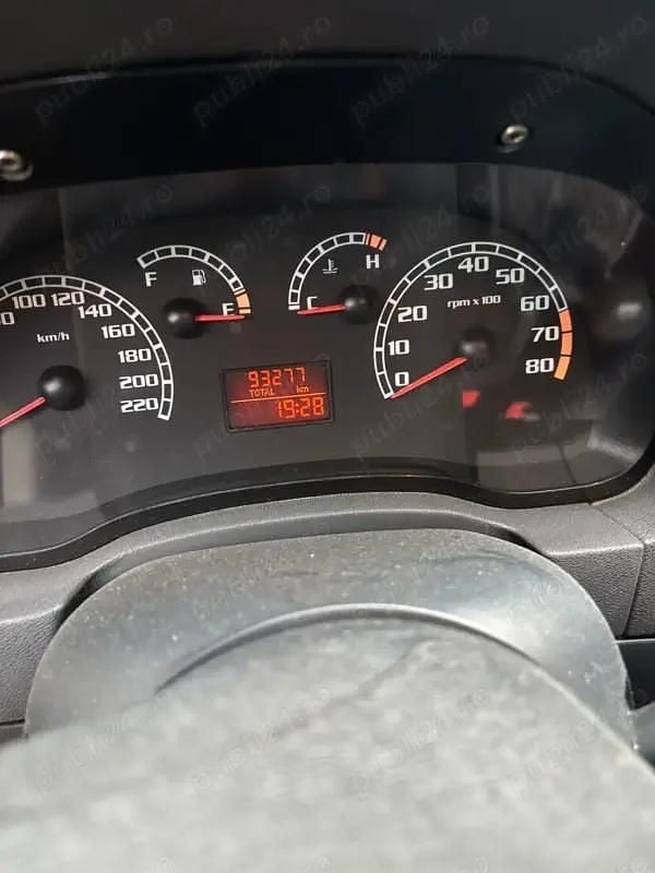 Utilizat 2009 Fiat Albea Berlinǎ | 2.150 EUR (Preț OK) - Imagine 1/4