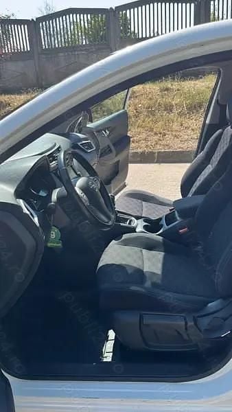 Alb Utilizat 2016 Nissan Qashqai Acenta+ SUV | 11.500 EUR (Preț OK) - Imagine 1/4