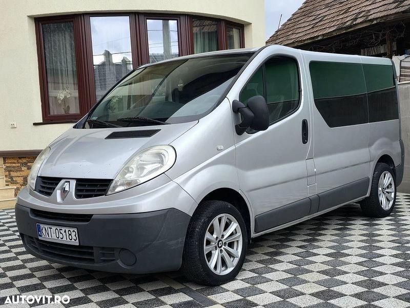 Second-hand Renault Trafic Authentique 115 CP (84 kW) 2011 Culoareargint Monovolum