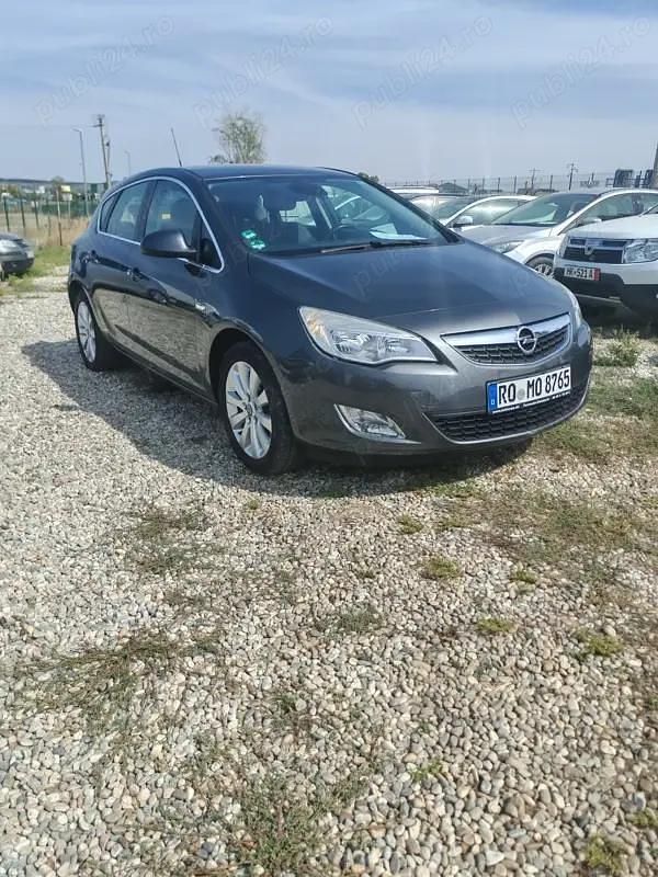 Utilizat 2012 Opel Astra Hatchback | 3.700 EUR (Preț bun) - Imagine 1/4
