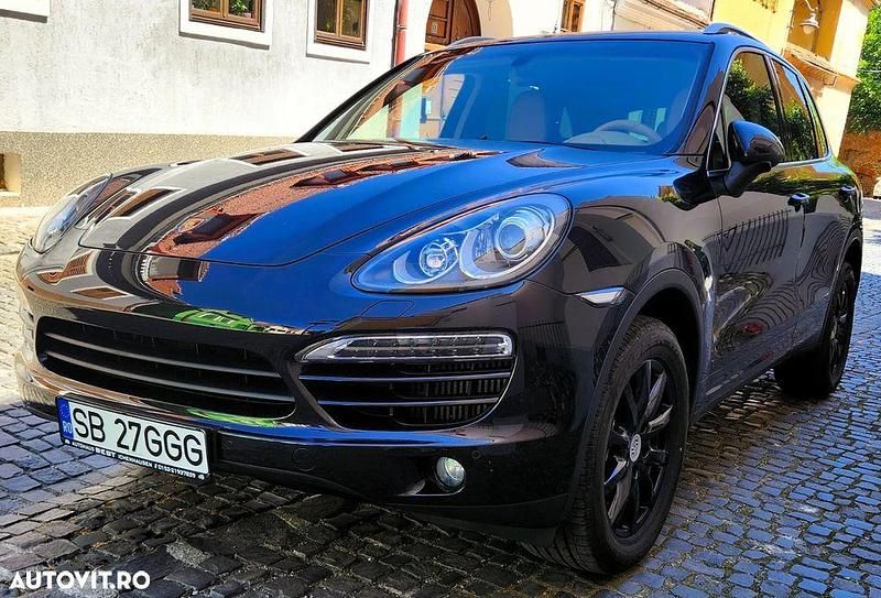 Culoarenegru Utilizat 2012 Porsche Cayenne SUV | 19.900 EUR (Preț bun) - Imagine 1/4