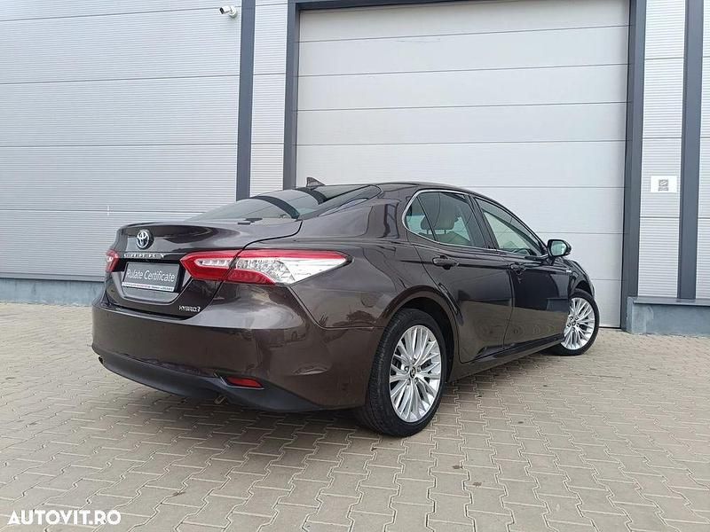 Second-hand Toyota Camry 218 CP (160 kW) 2020 Culoaremaro Berlinǎ