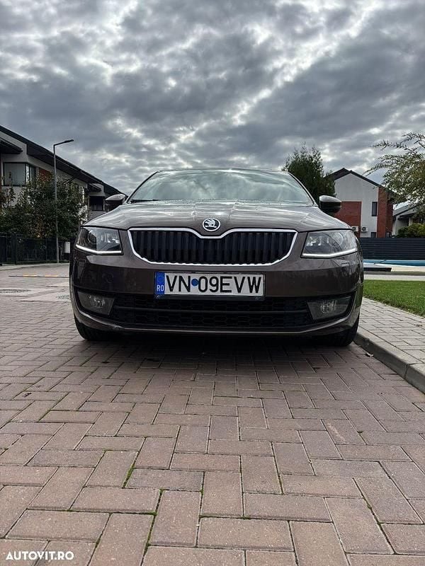 Culoaremaro Utilizat 2015 Skoda Octavia Style Berlinǎ | 8.500 EUR (Preț bun) - Imagine 1/4