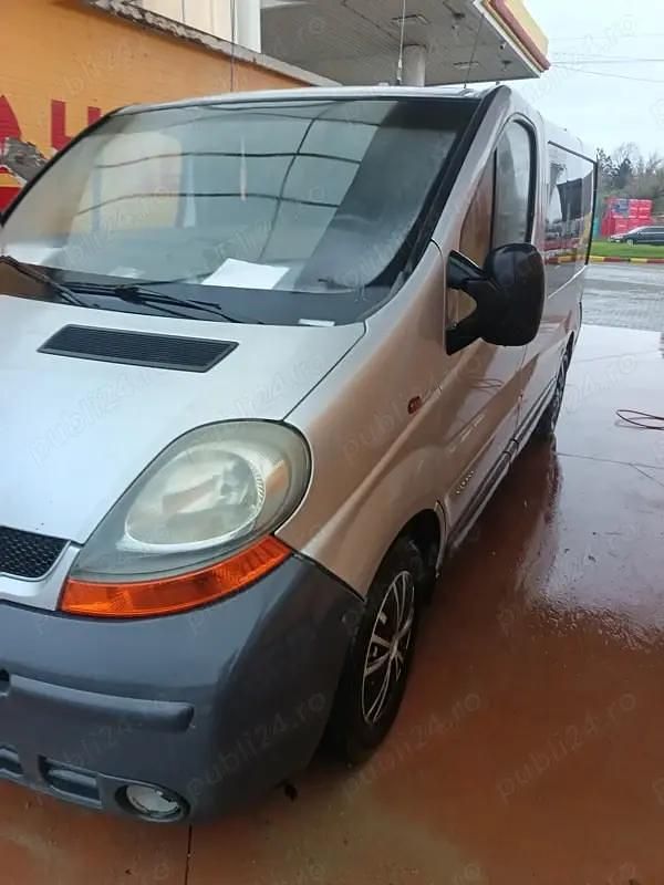 Utilizat 2005 Renault Trafic Monovolum | 3.400 EUR (Super Preț) - Imagine 1/4