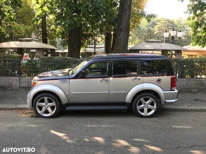 Culoarenegru Utilizat 2008 Dodge Nitro SXT SUV | 4.000 EUR - Imagine 1/2