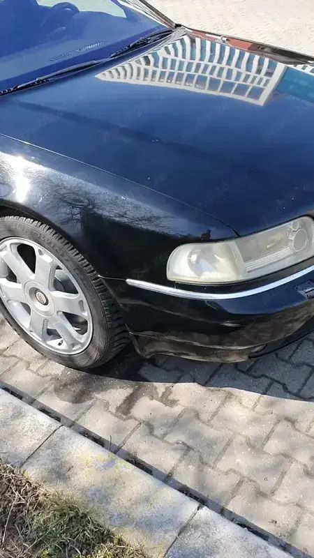 Second-hand Audi S8 360 CP (264 kW) 2001 Berlinǎ