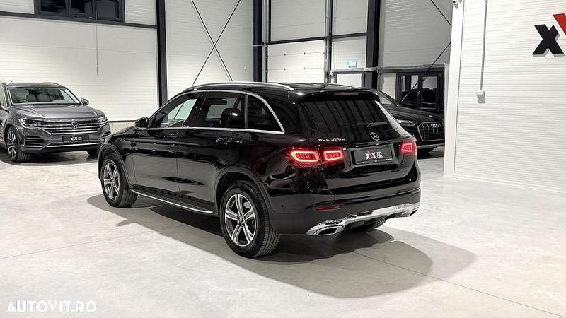 Second-hand Mercedes GLC300e Exclusive 319 CP (234 kW) 2022 Culoarenegru SUV