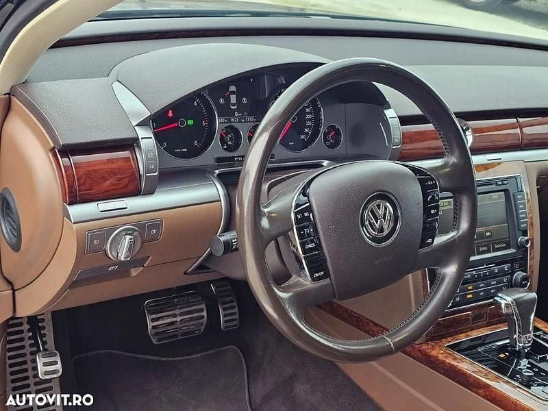 Second-hand VW Phaeton 245 CP (180 kW) 2016 Culoarenegru Berlinǎ