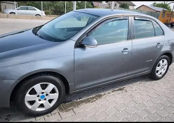Utilizat 2009 VW Jetta Berlinǎ | 3.300 EUR (Preț bun) - Imagine 1/4