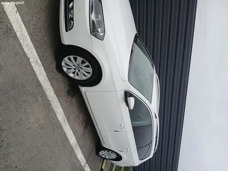 Alb Utilizat 2013 VW Passat Berlinǎ | 5.200 EUR (Super Preț) - Imagine 1/4