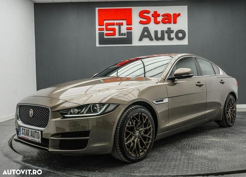 Culoaremaro Utilizat 2016 Jaguar XE Prestige Berlinǎ | 9.990 EUR (Super Preț) - Imagine 1/4