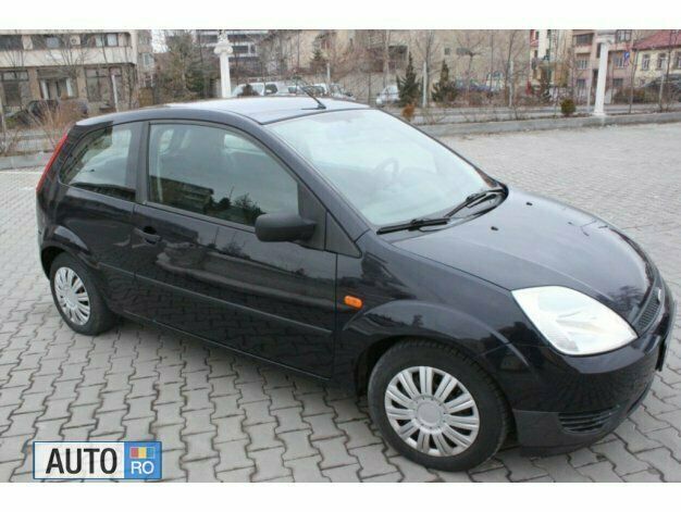 Second-hand Ford Fiesta 65 CP (47 kW) 2004 Albastru metalizat Hatchback