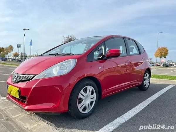 Second-hand Honda Jazz 90 CP (66 kW) 2011 Rosu Hatchback