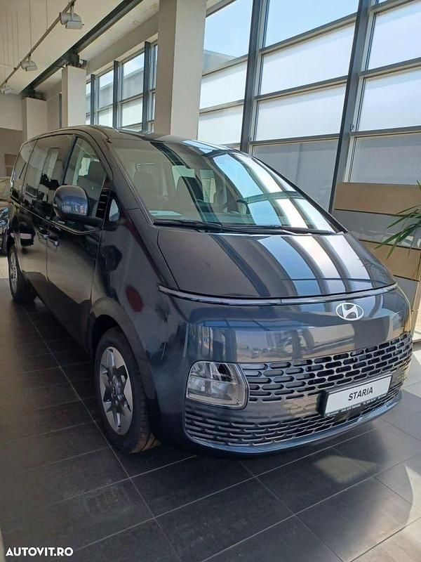 Nouă Hyundai Staria 215 CP (158 kW) 2025 Culoaregri Monovolum