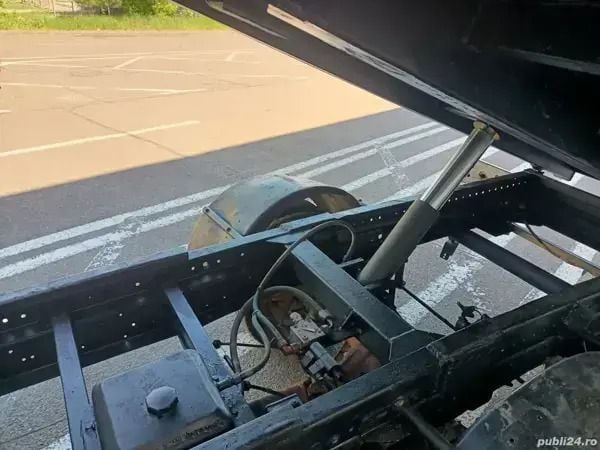 Second-hand Iveco Daily 116 CP (85 kW) 2004 Alb Berlinǎ