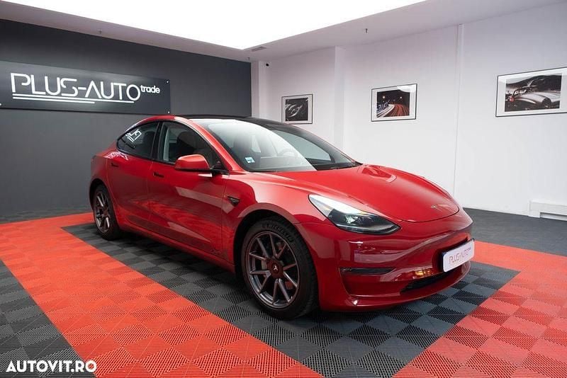 Culoarerosu Utilizat 2022 Tesla Model 3 Berlinǎ | 36.000 EUR (Scump) - Imagine 1/4