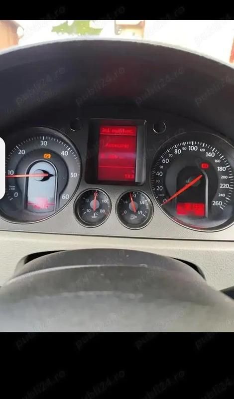 Utilizat 2005 VW Passat Berlinǎ | 2.300 EUR (Preț OK) - Imagine 1/4
