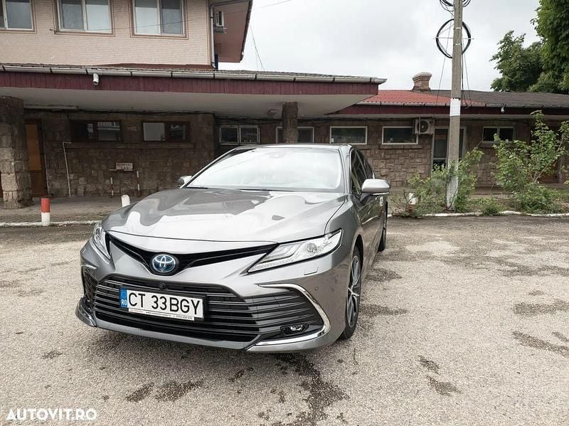 Gri Utilizat 2022 Toyota Camry Berlinǎ | 35.000 EUR (Preț OK) - Imagine 1/4