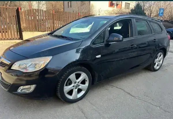 Negru Utilizat 2011 Opel Astra Sport Break | 3.450 EUR (Preț OK) - Imagine 1/4