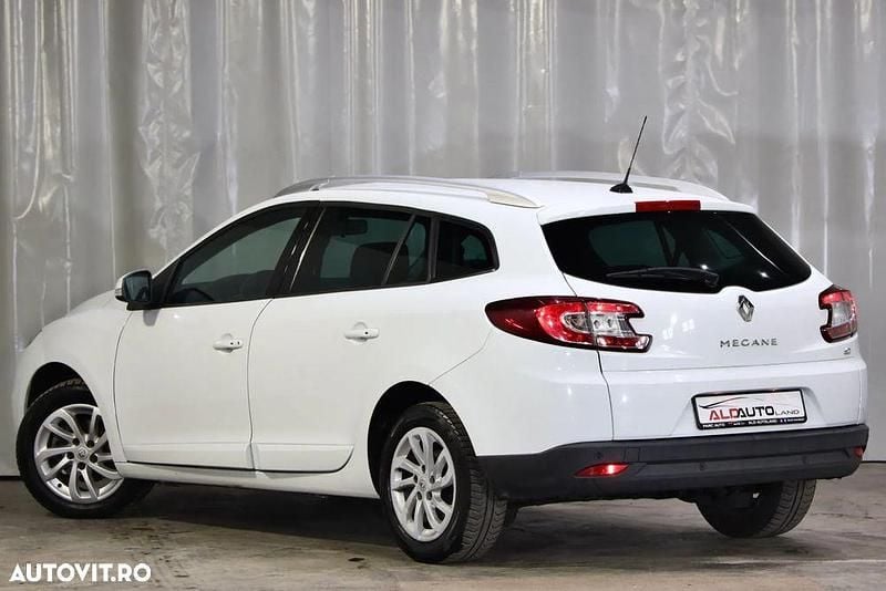 Second-hand Renault Mégane GrandTour Initiale Paris 110 CP (80 kW) 2013 Culoarealb Break