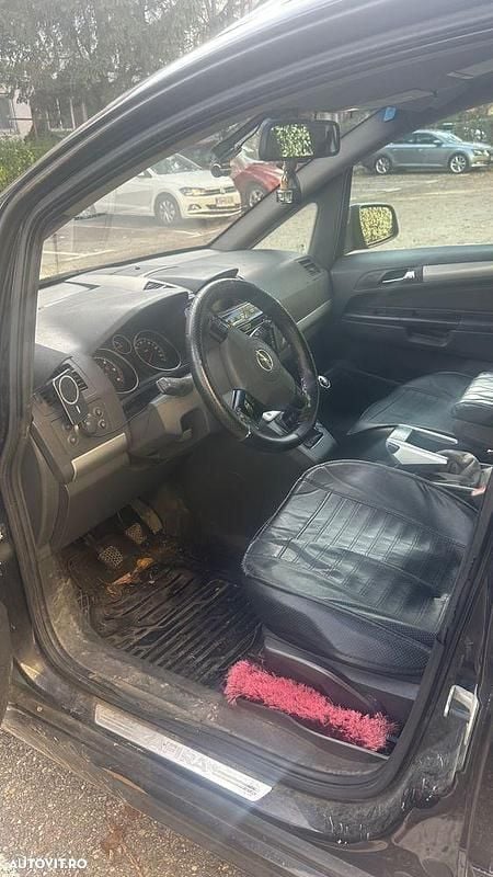 Second-hand Opel Zafira 110 CP (80 kW) 2011 Culoarenegru Monovolum