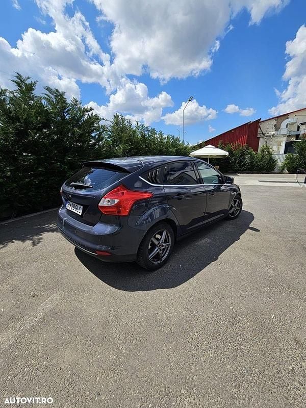 Second-hand Ford Focus Trend 105 CP (77 kW) 2013 Culoarealbastru Hatchback