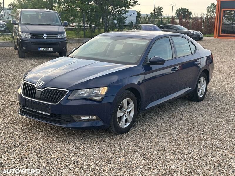 Albastru Utilizat 2017 Skoda Superb Active Berlinǎ | 8.200 EUR - Imagine 1/4