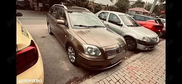 Culoaremaro Utilizat 2005 Toyota Avensis Break | 2.000 EUR (Preț bun) - Imagine 1/4