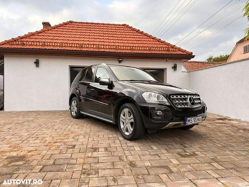 Culoarenegru Utilizat 2010 Mercedes ML350 SUV | 11.990 EUR (Scump) - Imagine 1/4