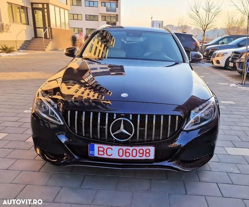 Culoarealbastru Utilizat 2017 Mercedes C350e Avantgarde Break | 14.650 EUR - Imagine 1/4