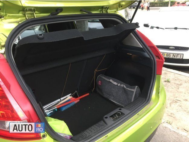 Second-hand Ford Fiesta 82 CP (60 kW) 2012 Verde Hatchback