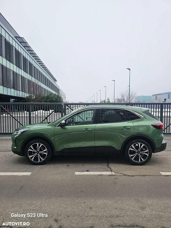 Second-hand Ford Kuga Titanium 180 CP (132 kW) 2024 Culoareverde SUV