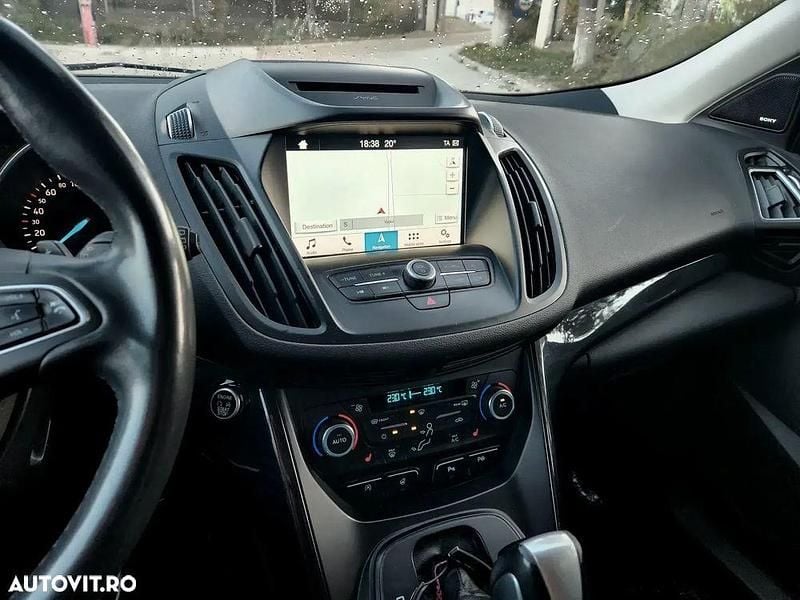 Second-hand Ford Kuga Titanium 180 CP (132 kW) 2019 Culoarerosu SUV