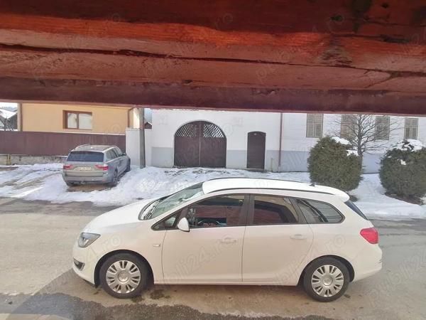 Alb Utilizat 2013 Opel Astra Sport Break | 4.500 EUR (Preț OK) - Imagine 1/4