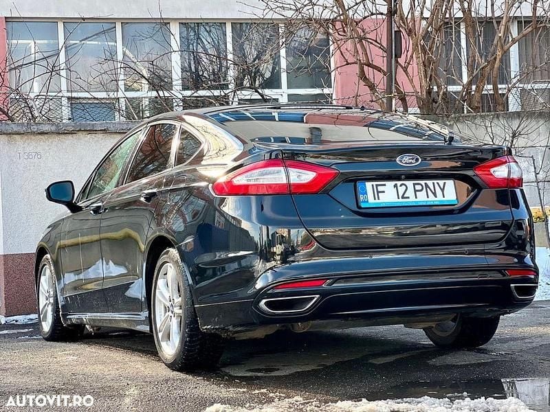 Second-hand Ford Mondeo Titanium 180 CP (132 kW) 2017 Culoarenegru Hatchback