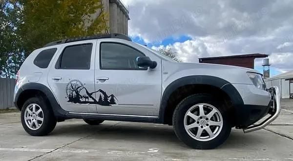 Argintiu Utilizat 2015 Dacia Duster SUV | 7.190 EUR (Preț OK) - Imagine 1/4