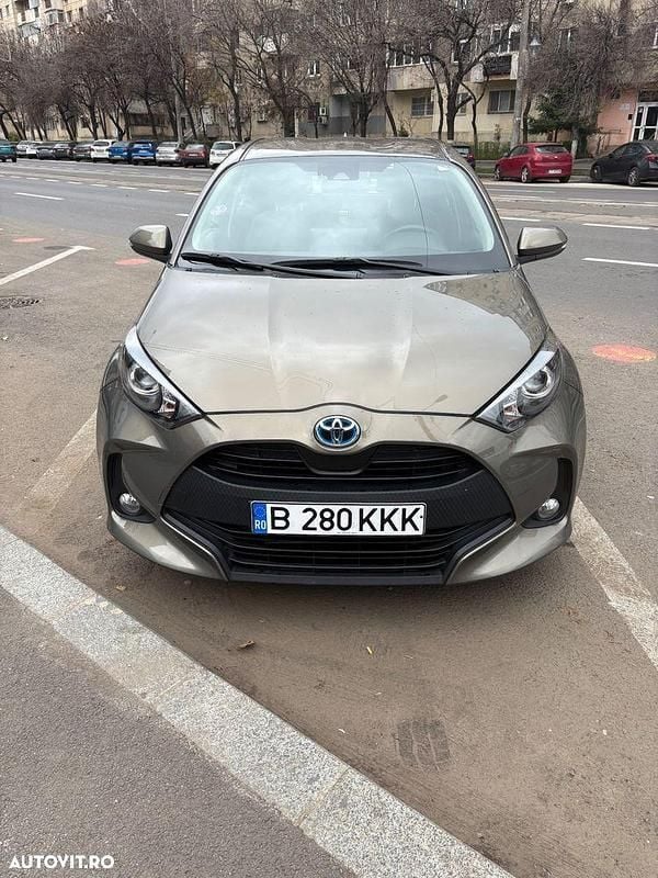 Second-hand Toyota Yaris Hybrid 92 CP (67 kW) 2023 Culoaremaro