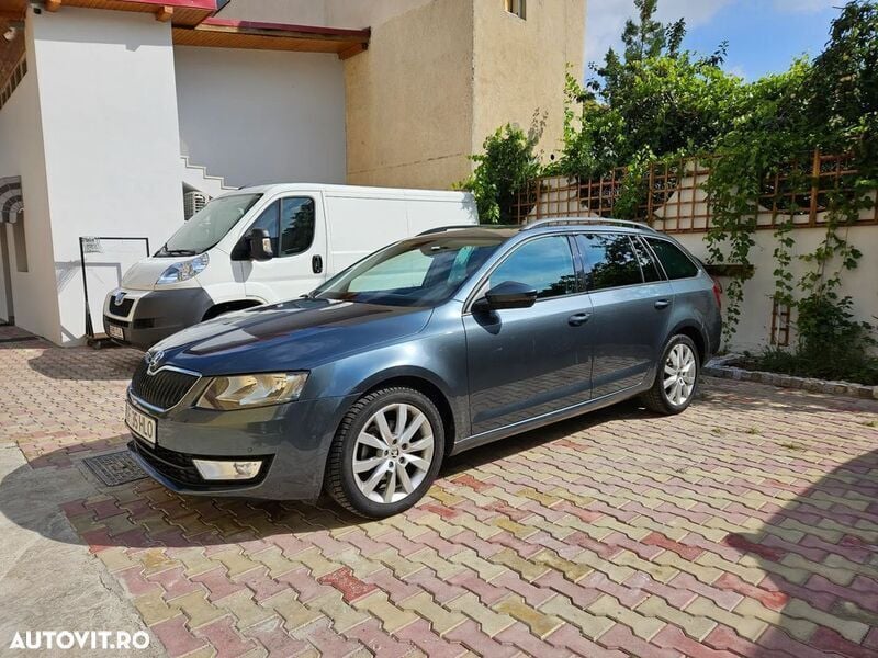 Gri Utilizat 2017 Skoda Octavia Ambition Break | 9.950 EUR (Preț bun) - Imagine 1/4
