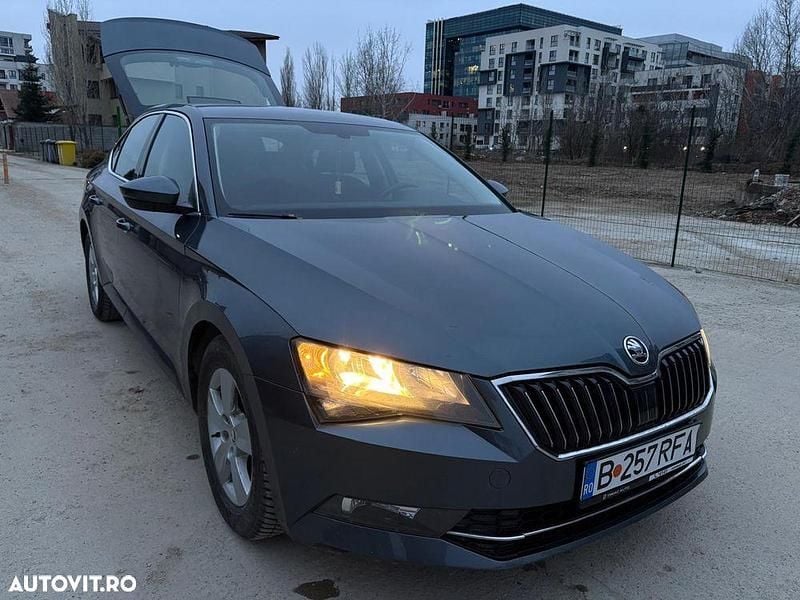 Second-hand Skoda Superb Ambition 150 CP (110 kW) 2019 Gri Berlinǎ