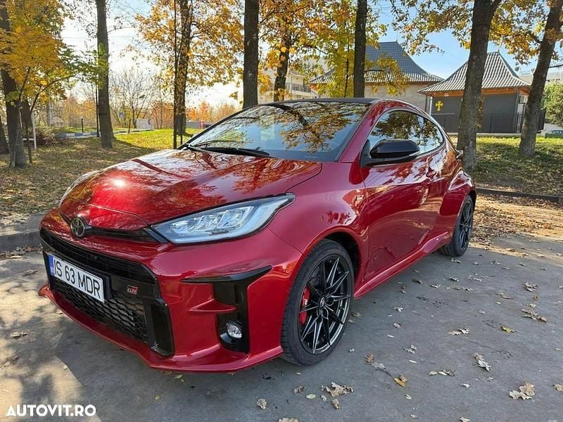 Second-hand Toyota Yaris 261 CP (191 kW) 2022 Culoarerosu Hatchback