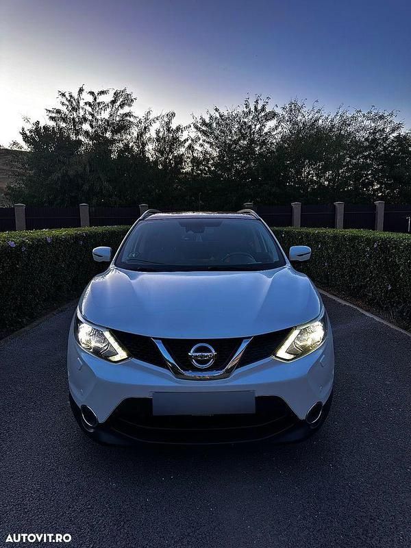 Culoarealb Utilizat 2015 Nissan Qashqai Tekna SUV | 11.500 EUR (Puțin scump) - Imagine 1/4