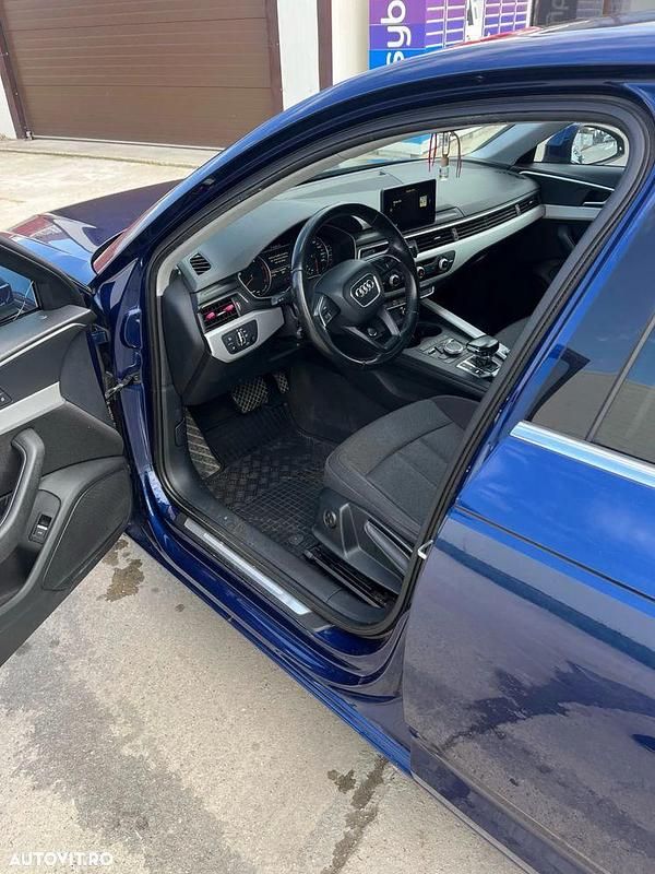Second-hand Audi A4 Ambiente 150 CP (110 kW) 2017 Culoarealbastru Hatchback