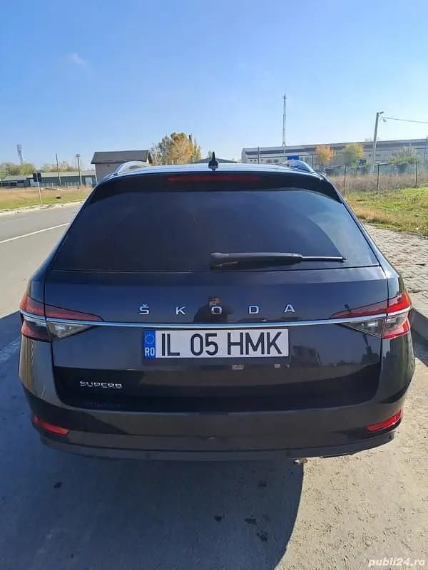 Negru Utilizat 2020 Skoda Superb Break | 14.200 EUR (Preț bun) - Imagine 1/4
